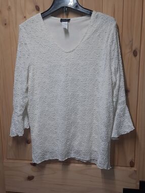 Ashley Jill Women's Cream Lace V-Neck Blouse with Flared Sleeves EUC